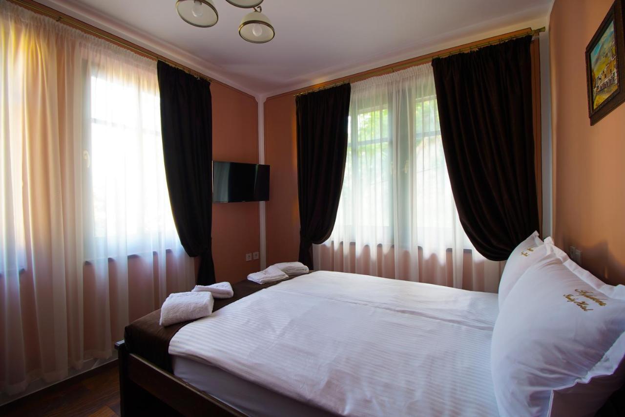 Pulpudeva Family Hotel Plovdiv Buitenkant foto